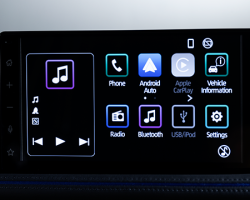 Màn hình giải trí trung tâm
Trải nghiệm giải trí được tối ưu hóa, cho phép kết nối không dây với điện thoại thông minh, màn hình cảm ứng 10.1 inch hiển thị hình ảnh sắc nét, sống động cùng với trải nghiệm mượt mà.