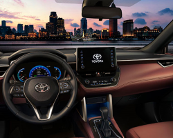 GHẾ NGỒI SANG TRỌNG
Corolla Cross được thiết kế tối ưu khoang hành khách nhờ khoảng trần xe lớn, ghế ngồi trên xe bọc da êm ái, ghế trước chỉnh điện 8 hướng, ghế phụ chỉnh cơ 4 hướng. Tất cả mang lại trải nghiệm thoải mái trong suốt hành trình dài.