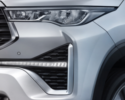 Cụm đèn trước
Hệ thống đèn sử dụng công nghệ LED chiếu sáng tối ưu, thiết kế đèn báo rẽ tách biệt tạo diện mạo mới hài hòa hơn.