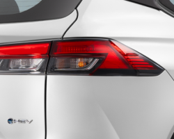 Đèn đuôi xe thiết kế mới
Tạo điểm nhấn ấn tượng cho phần đuôi xe.