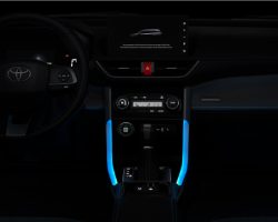 ĐÈN KHOANG LÁI
Chế độ đèn ban đêm dành cho khoang lái hỗ trợ tầm nhìn người lái trong điều kiện hạn chế ánh sáng & mang lại trải nghiệm mới & dễ chịu cho hành khách trên xe.