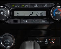 ĐIỀU HÒA
Điều hòa tự động một vùng hỗ trợ kiểm soát nhiệt độ và lưu thông không khí trong khoang xe.