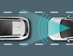 Hệ thống điều khiển hành trình chủ động (DRCC)
Radar gắn dưới lưới tản nhiệt phía trước & camera giúp phát hiện phương tiện phía trước. Đồng thời, tự động điều chỉnh tốc độ, đảm bảo khoảng cách an toàn với các phương tiện đang lưu thông.