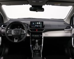 KHOANG LÁI
Khoang Cabin có chiều dài cơ sở lên đến 2750mm tạo cho không gian của Veloz một sự rộng rãi trong cả chuyến đi dài và cải thiện so với Avanza cũ ở Việt Nam.