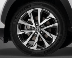 Mâm xe 18 inch
Màu sắc đen trắng tương phản, góp phần tạo nên diện mạo vừa mạnh mẽ vừa sang trọng.