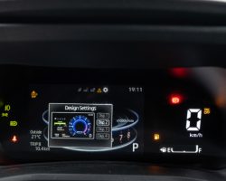 MÀN HÌNH HIỂN THỊ ĐA THÔNG TIN
Màn hình hiển thị đang thông tin 7'' TFT tùy chỉnh bốn chế độ hiển thị hỗ trợ người lái vận hành trơn tru.